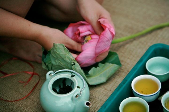 Vietnamese lotus tea